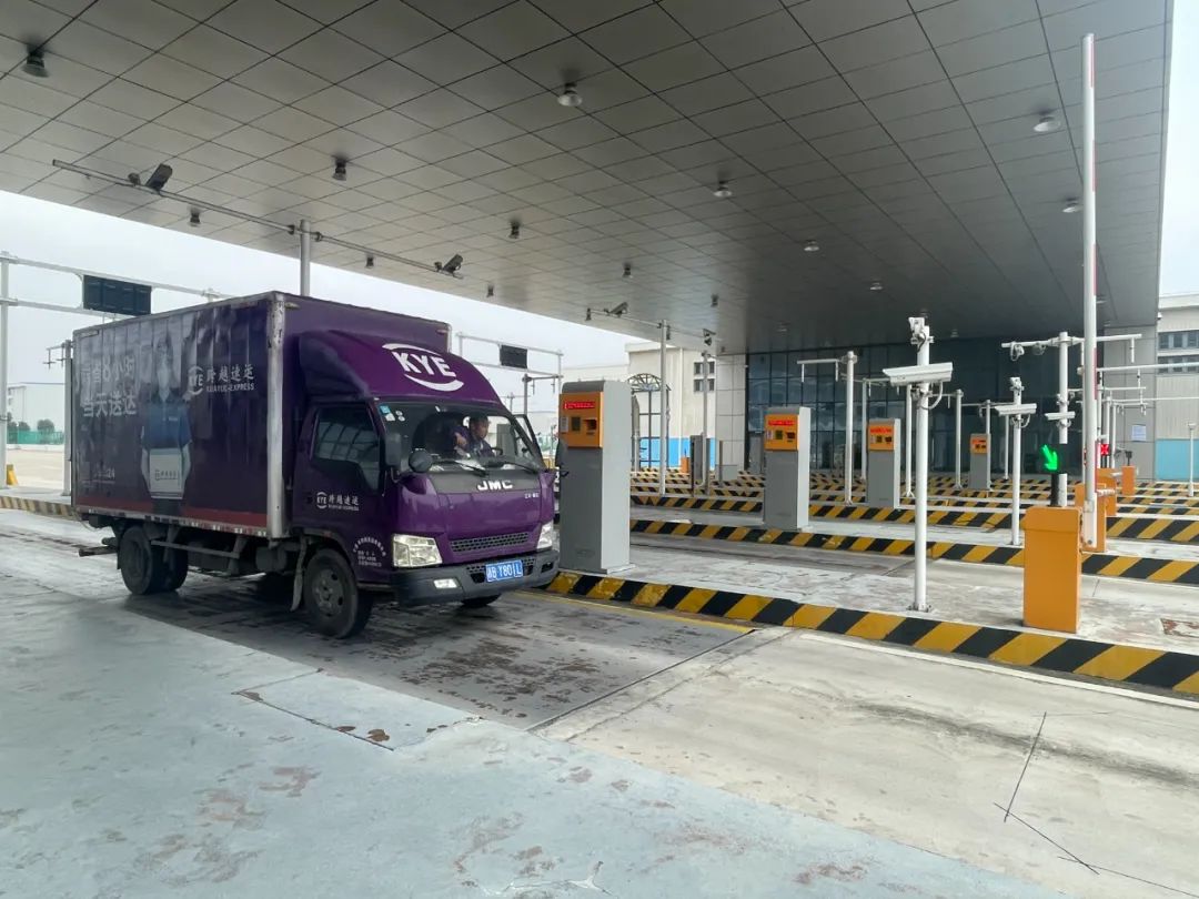 【保洁研究院专访万勋科技市场总监成晖】 深耕高空清洁领域：技术赋能破局场景多元落地(图1)